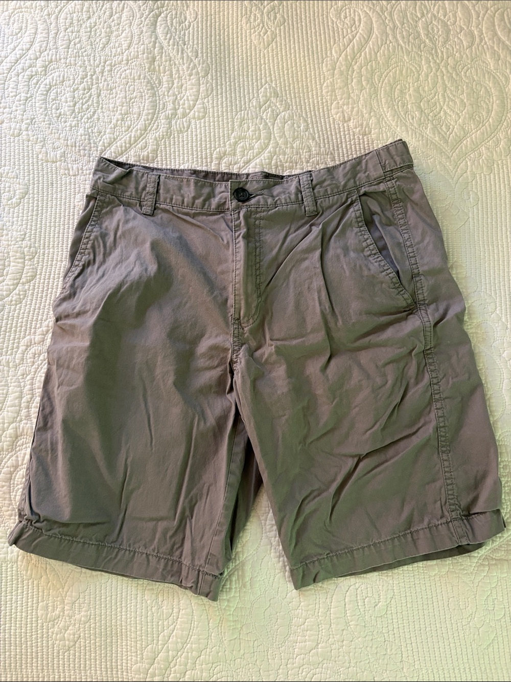 Marc Anthony Men's Gray Flat Front Chino Shorts